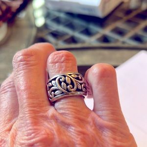 Brighton cut work bank in vine and leaf motif